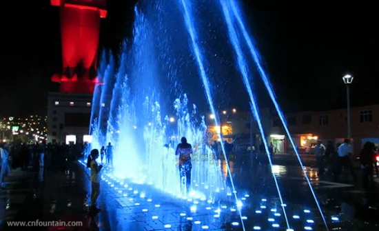 Eau de fontaine musicale de sol en acier inoxydable sèche avec lumière RVB au Mexique