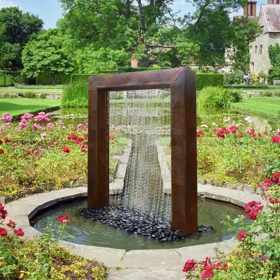 Le jardin de chute d'eau de fontaine de support en métal ornemente le rideau de pluie en acier de Corten