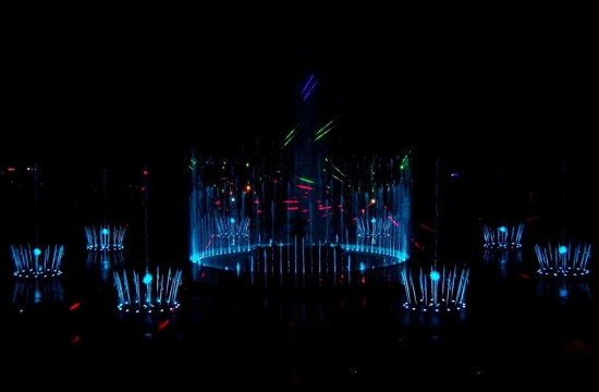 Fontaine extérieure de cascade de fontaine carrée faite sur commande avec la projection holographique 3D, jet de feu de film de musique, explosion d'air, fontaine carrée d'eau d'oscillation